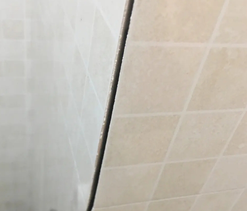 昌平瓷砖空鼓维修公司分享阳台瓷砖脱落的修复过程可以分为以下几个步骤