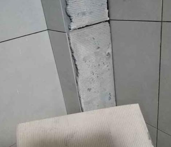 昌平瓷砖空鼓维修公司分享下厨房瓷砖脱落的补救措施。